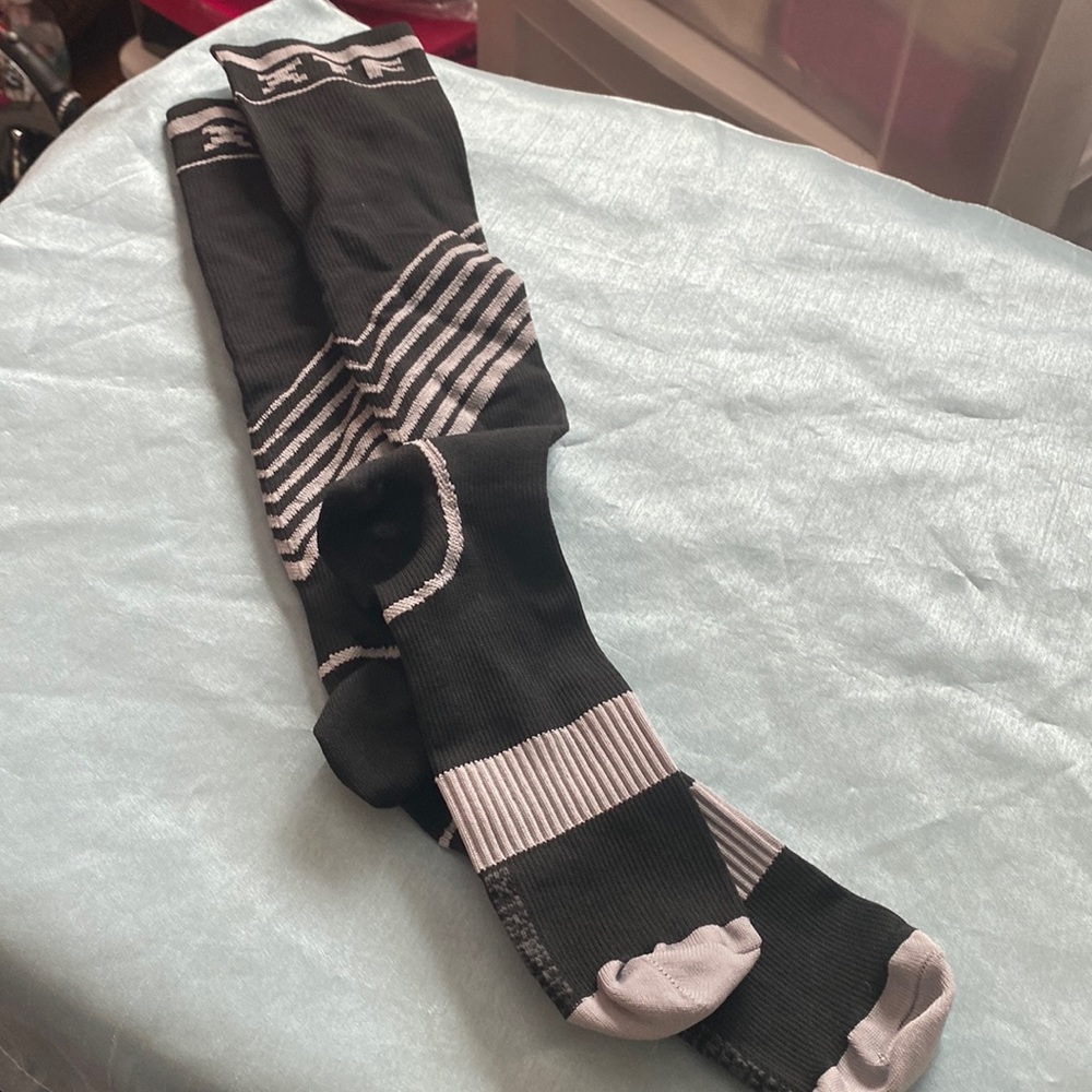 UNISEX COMPRESSION SOCKS